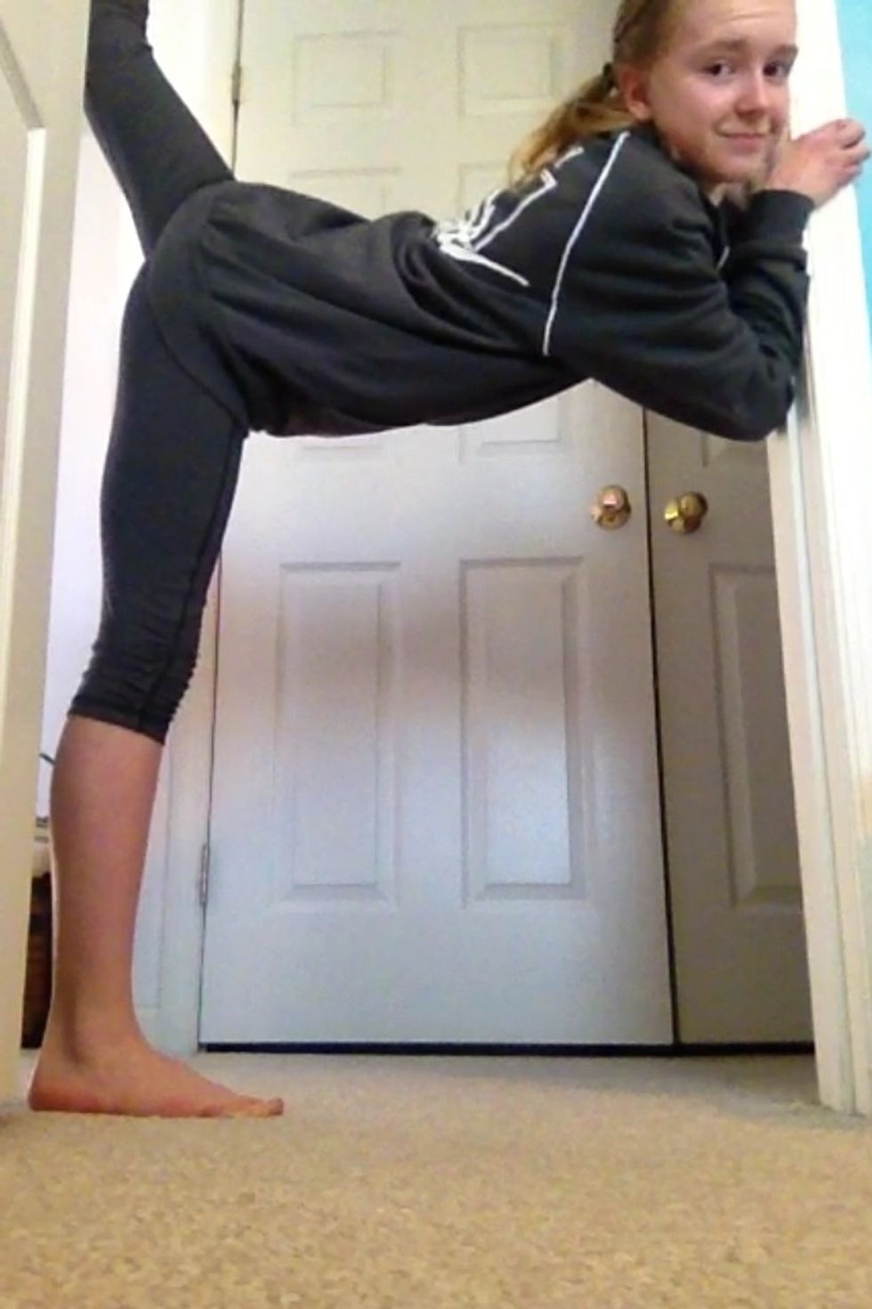 Once you get your back leg fully extended start pushing against the wall/door to get into the split position.