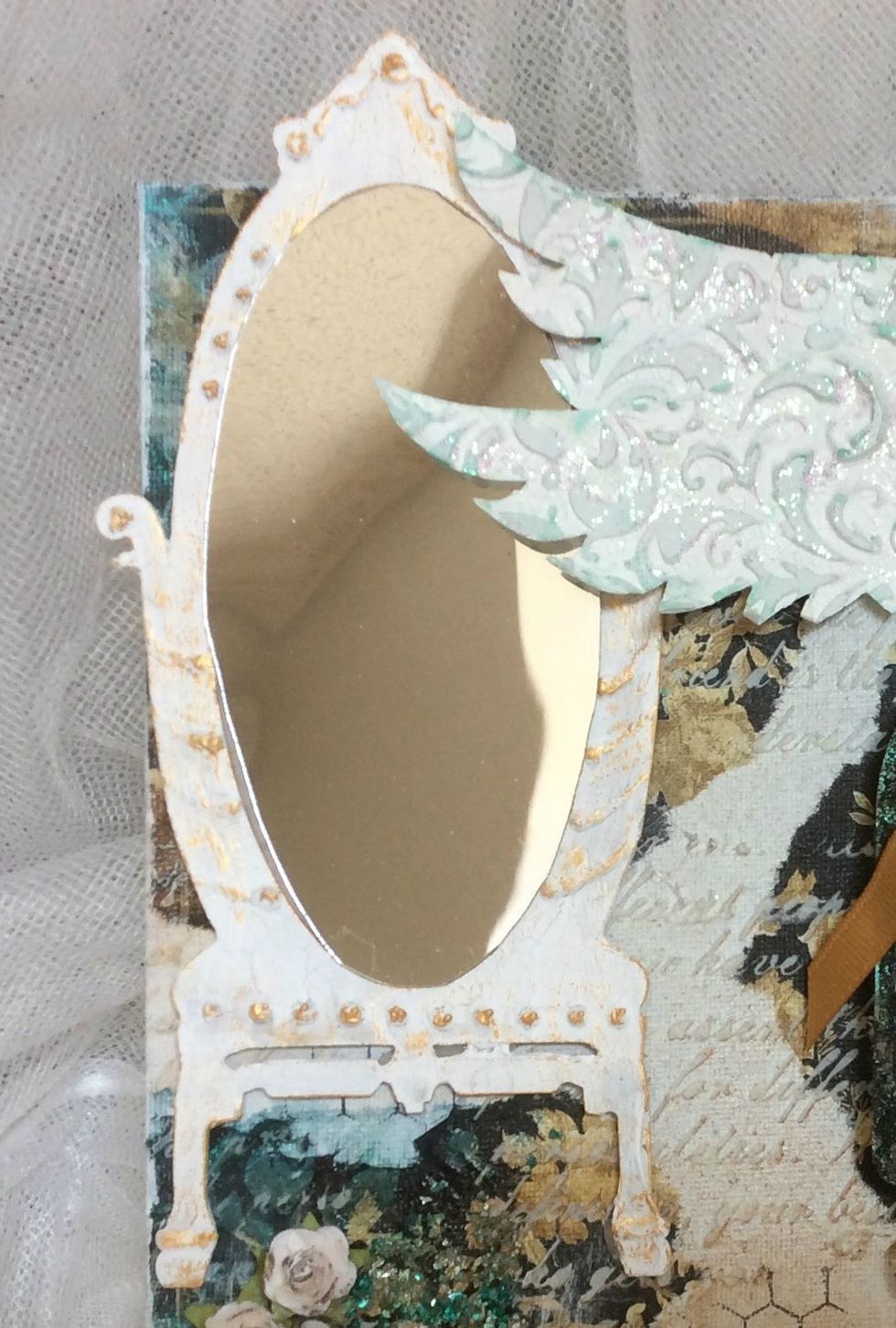 Once you give it a coat of white paint take Inka Gold and highlight the high points provided by the 3D paint.