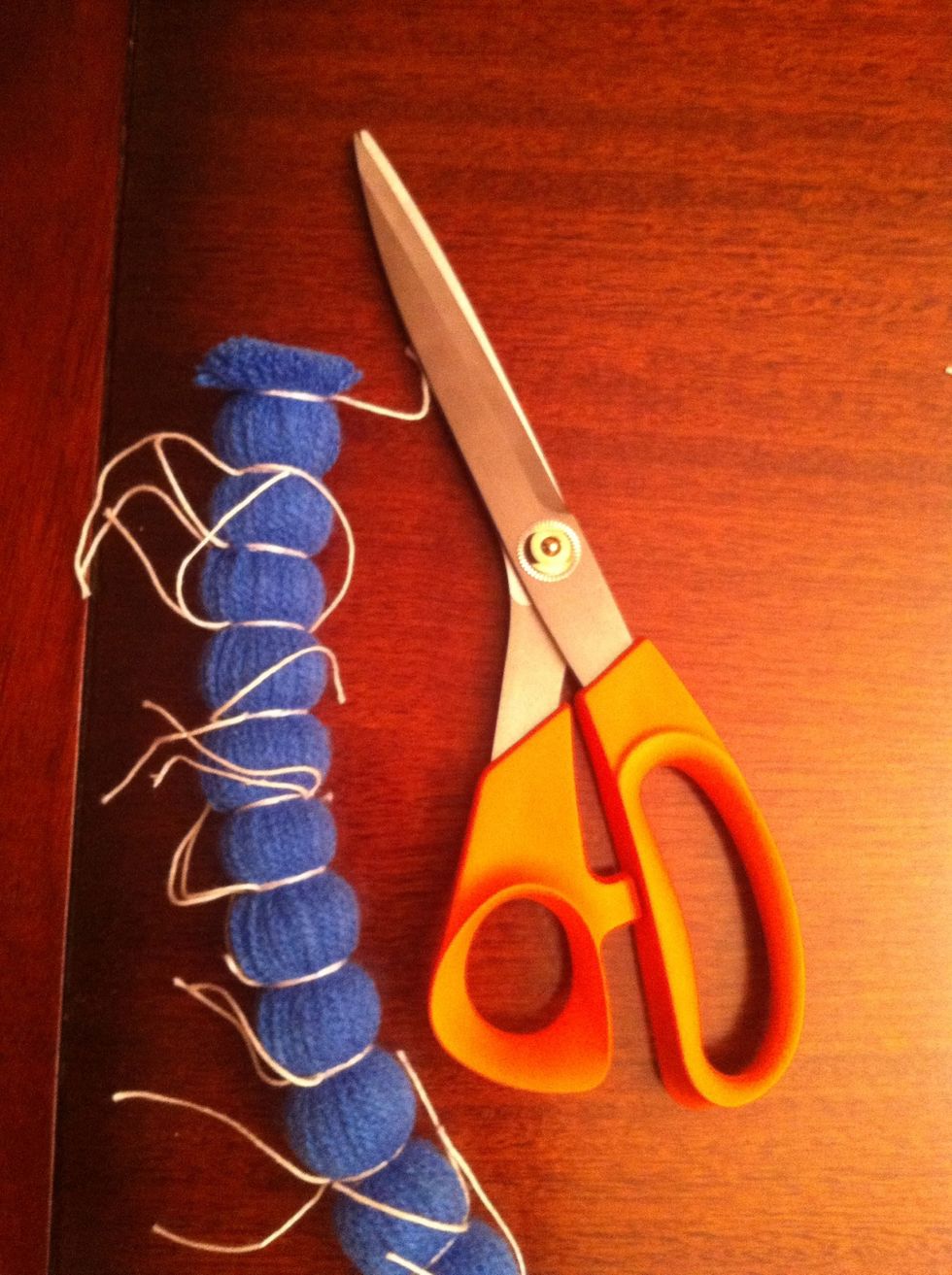 Once you got the whole bunch tyed proceed cutting it in the middle between each knot