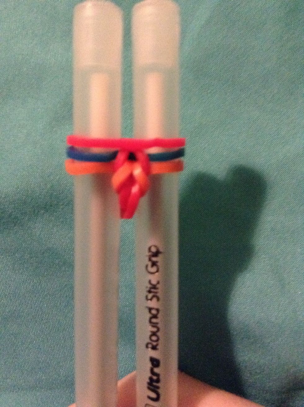 Once you have 3 bands in the middle it's time to start the inverted fishtail part:)