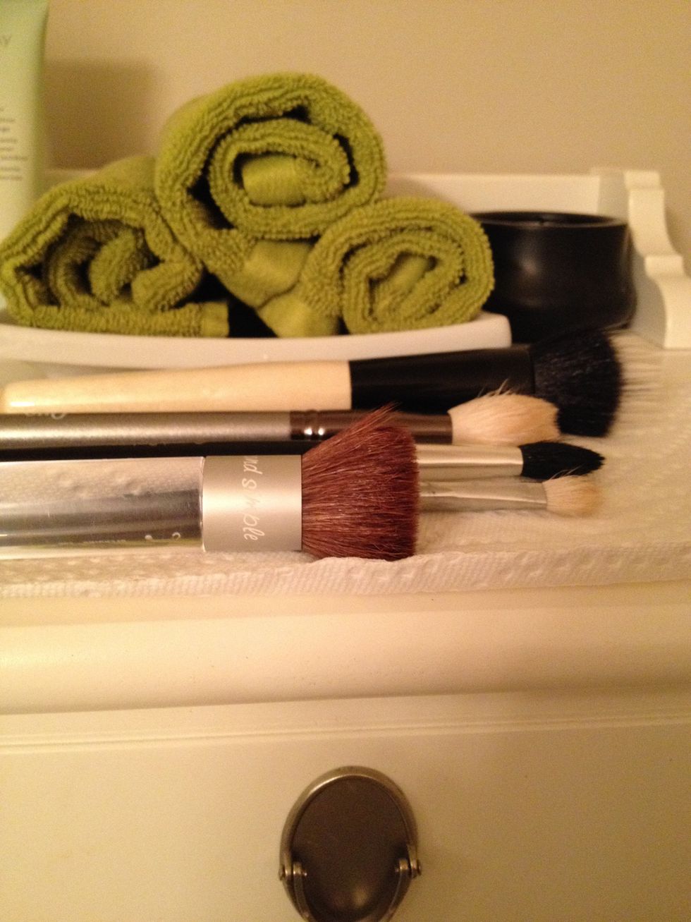 Once you have deep cleaned & reshaped all of your makeup brushes, move your newly rejuvenated beauty arsenal to a drying space with good air circulation.  Preferably, not in the washroom.