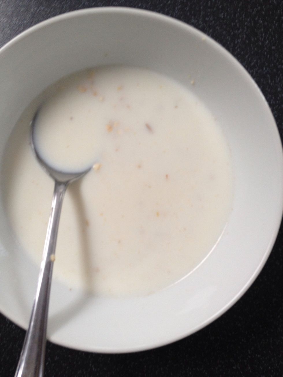 Once you have emptied the sachet into a bowl it should look like this. I recommend that whilst pouring the milk into the sachet keep the oats still inside otherwise the porridge will be too watery.