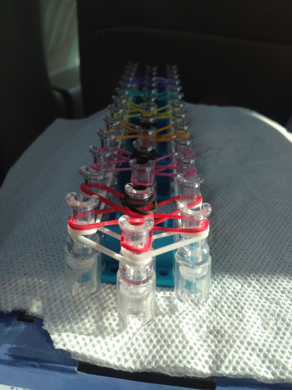 Once you have finished all the cap bands on the center of the starbursts....