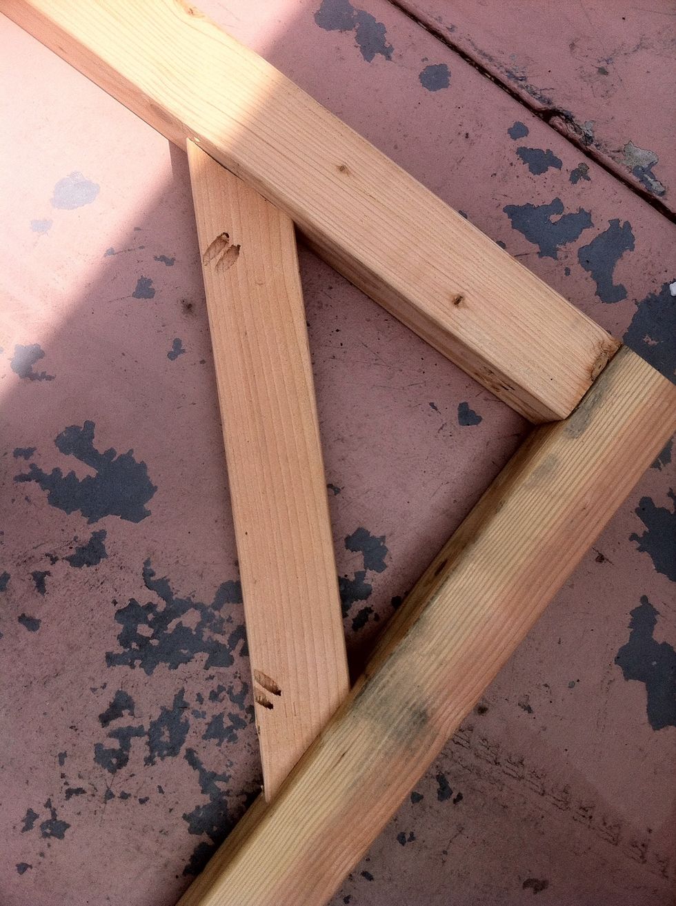 Once you've connected all the 4x4, use the 2x4 to post as a brace. And cut your Angles and then use your kreg jig and then put screw them on.