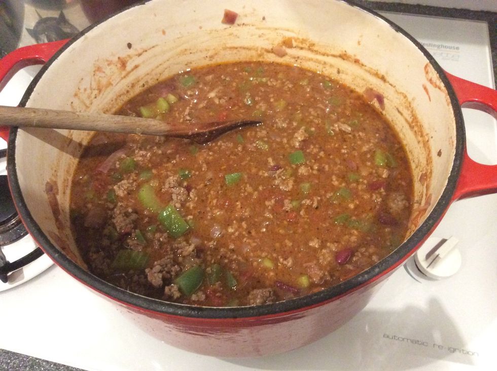 Once your meat has turned brown, place the kidney beans, tomato pur\u00e9e, salsa, beef stock, the spices and seasonings, salt, pepper, Worcestershire sauce and the chili and garlic powder.