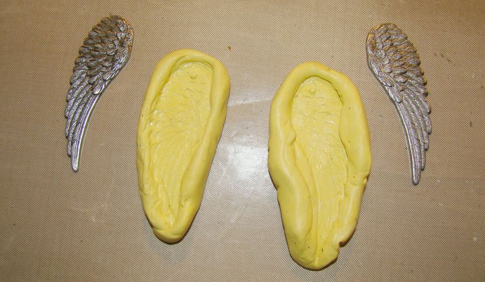 Once your putty has set remove your metal piece and now you have a mold that you can use over and over again. The Amazing Mold Putty product captures every little detail.