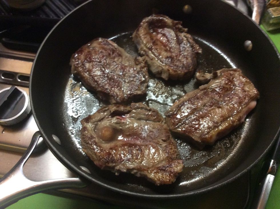 Once your steaks are looking good let it sit to rest for 5 minutes