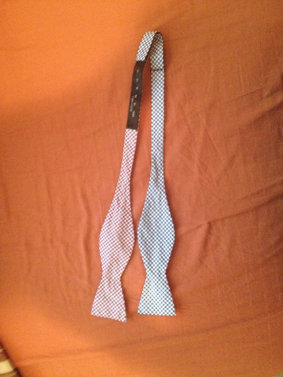 One adjustable bow tie of your choice. I choose this one because of the blue and red contrast to see folding technique a little better.