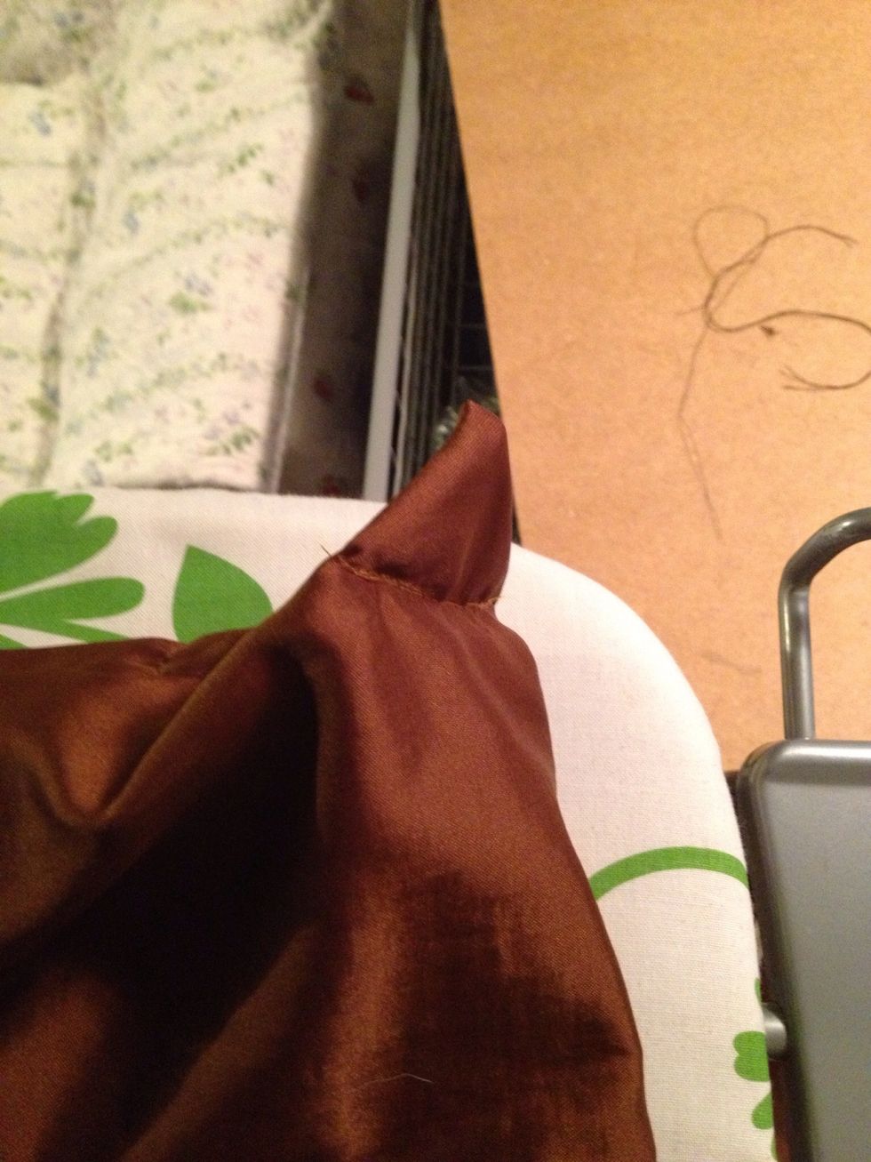 One corner after been sewed. The bottom of the tote is facing the camera.