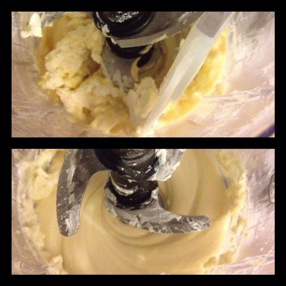 One crust is removed from my Ninja I added cream cheese, egg, vanilla and 1/4 cup of sugar. I gave it a whirl. When it's nice and creamy it's ready to go on the chilled crust.