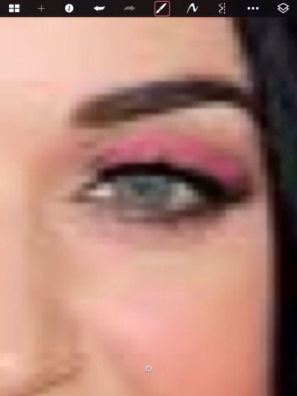 One of my favorite time for eyeshadow is basically the same brush , then you use a thin radius and opacity should be full. And use color black to underline under the eyes