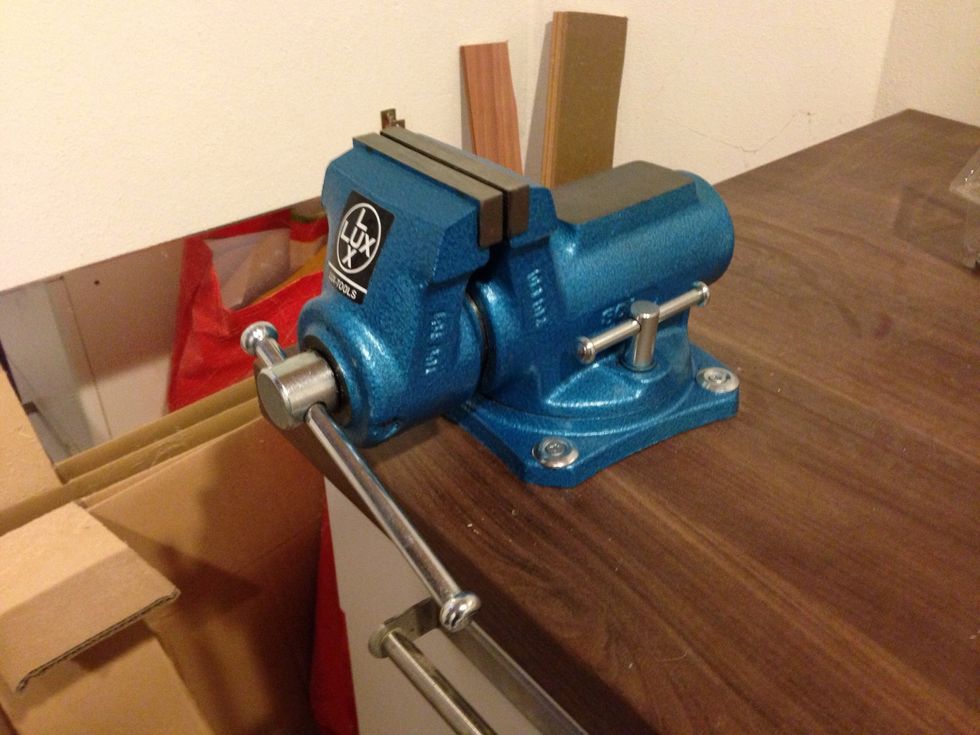 One of the most useful tools you can get: A third hand (aka screw clamp)