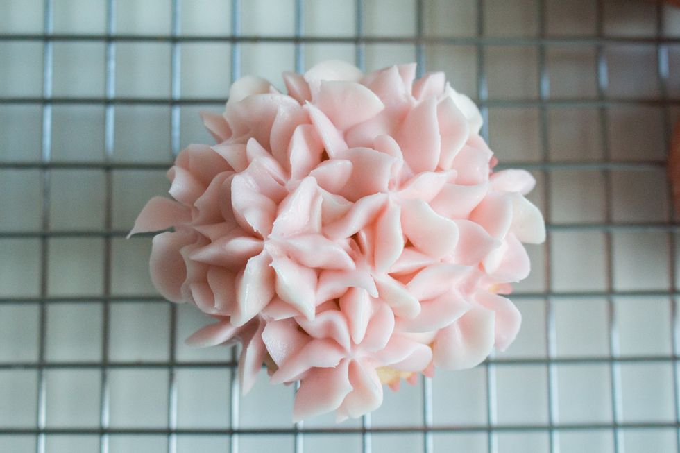 One picture of the final product - taken from above: http://annezca.blogspot.ca/2015/11/buttercream-hydrangea-cupcakes.html