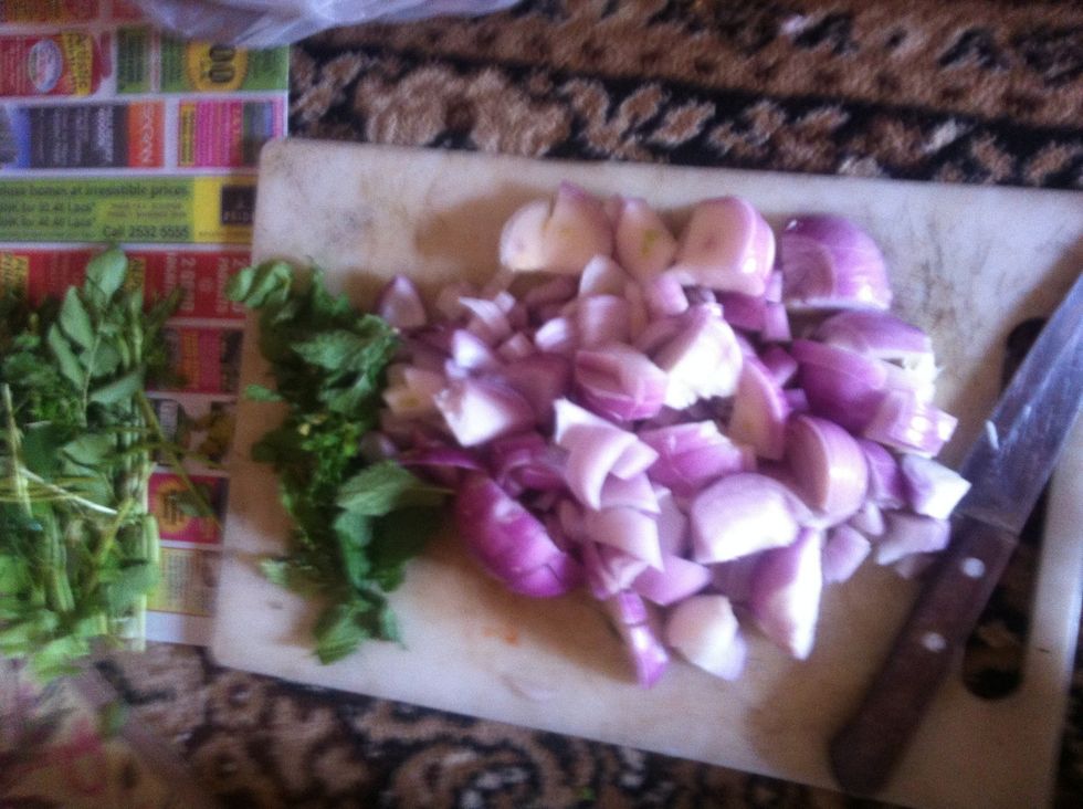 Onion get sacrificed under the knife...hehe I mean chop onion n mint
