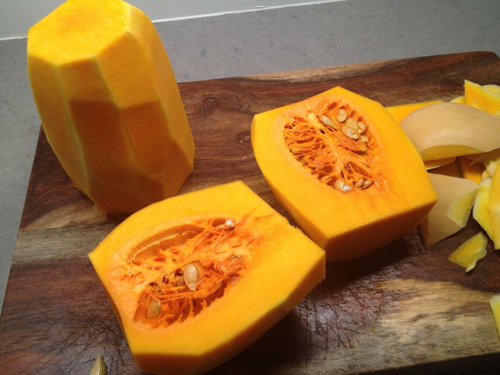 Only the round/bottom part contains seeds. Did you know this gourd is technically a fruit?! It's packed w/carotenoids which protect against heart disease.