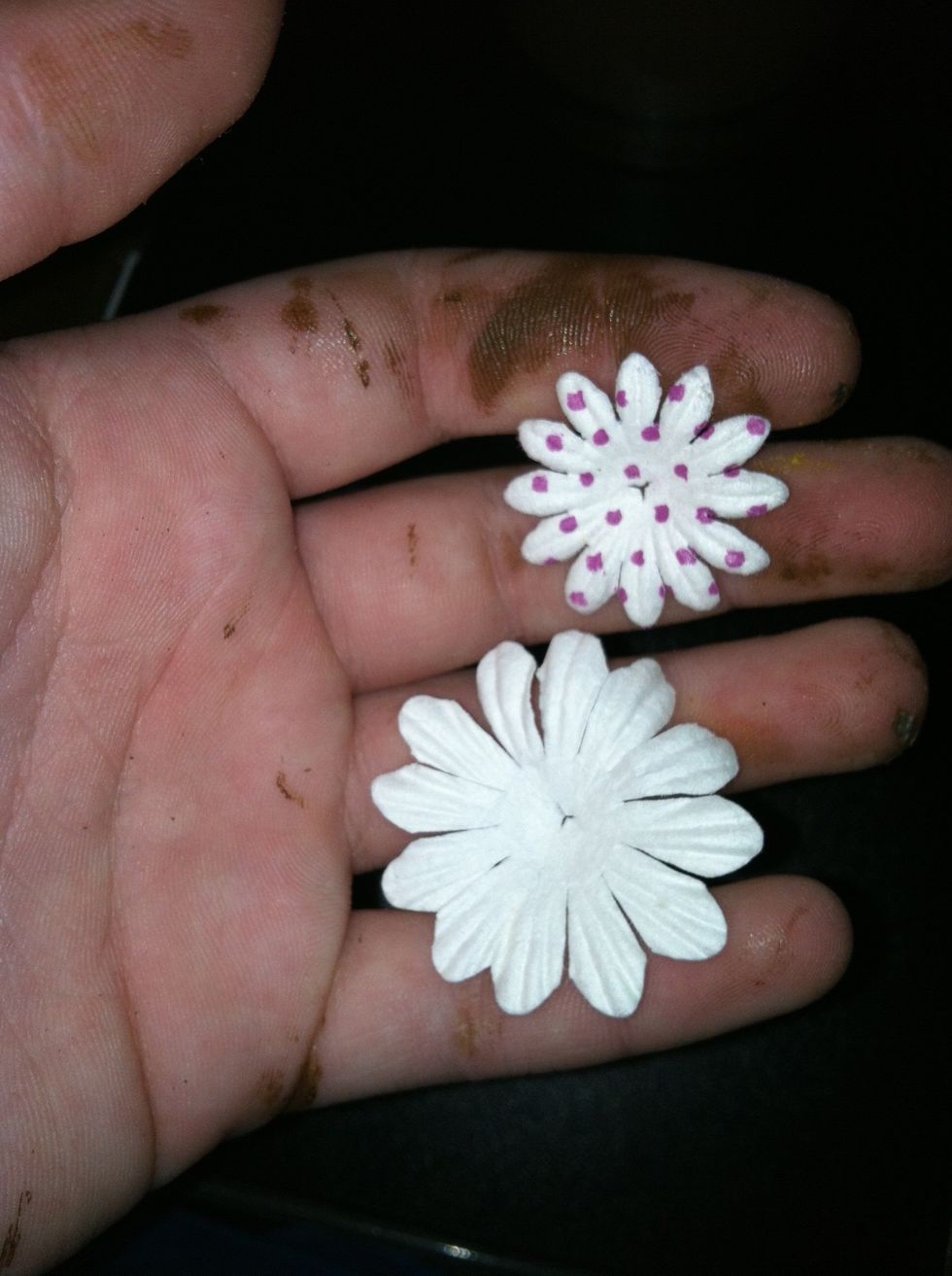 Oops got paint on my hand! Now im taking these deco flowers. Im gonna put the small one on top of the big one to create a layer affect
