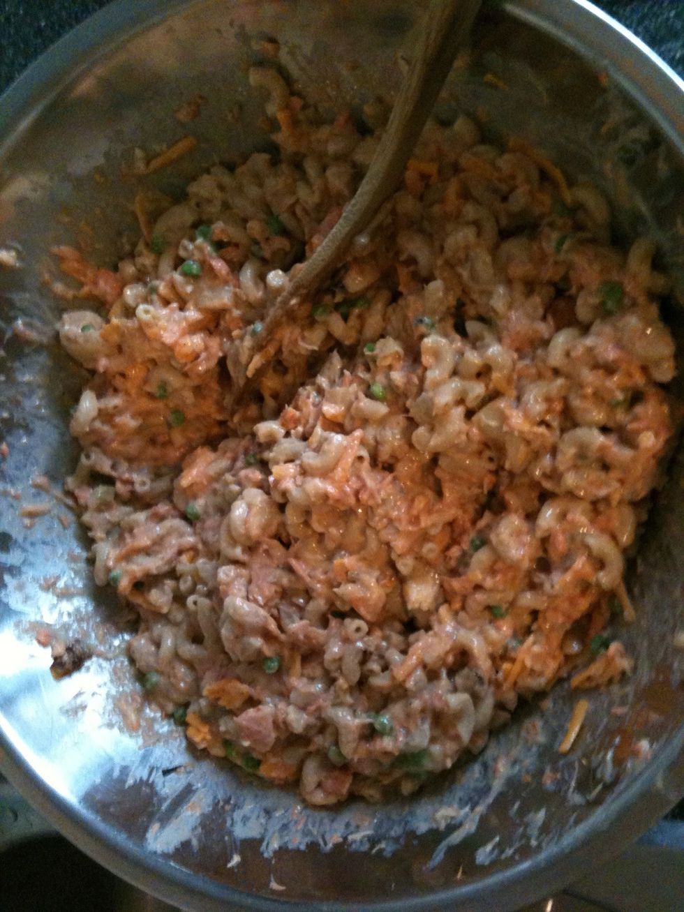 Open all the cans and drain salmon. Then with a fork, flake the salmon. Add together the soups, onion/mushroom/pea mixture, the milk, and the pepper into bowl with pasta. Blend well. Fold in salmon.