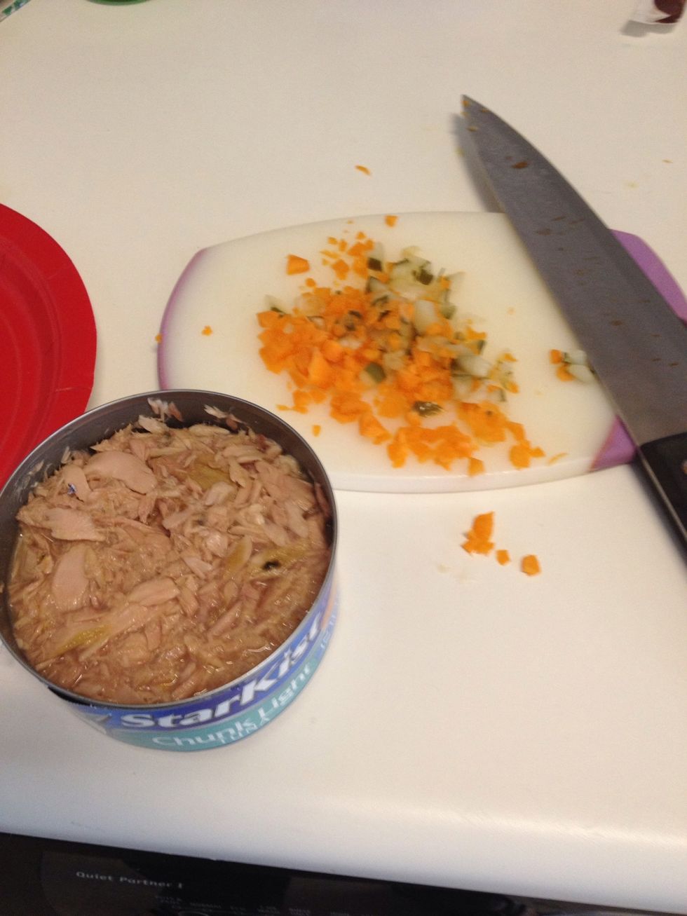 Open and drain the tuna.