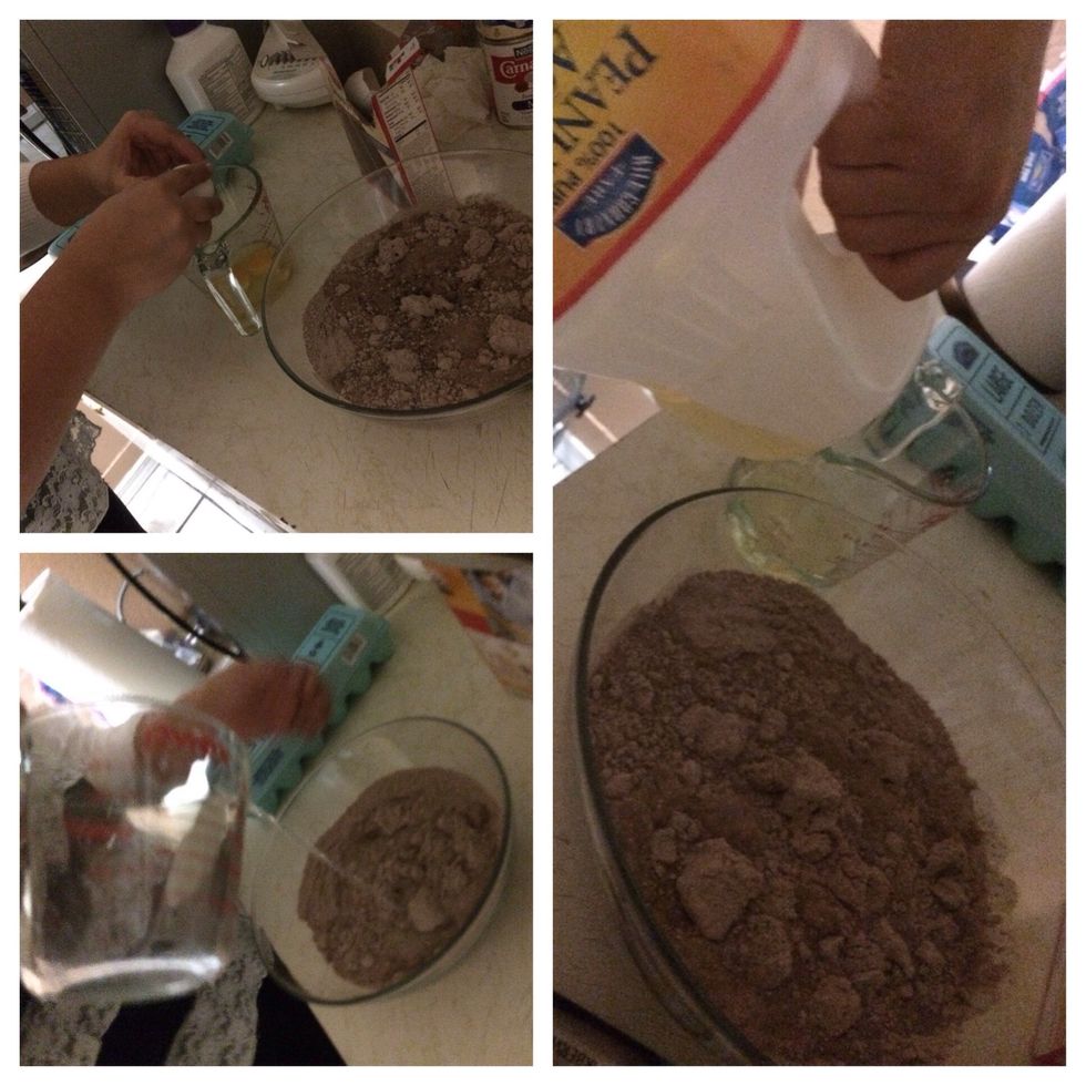 Open cake mix, add water, oil and 3 eggs