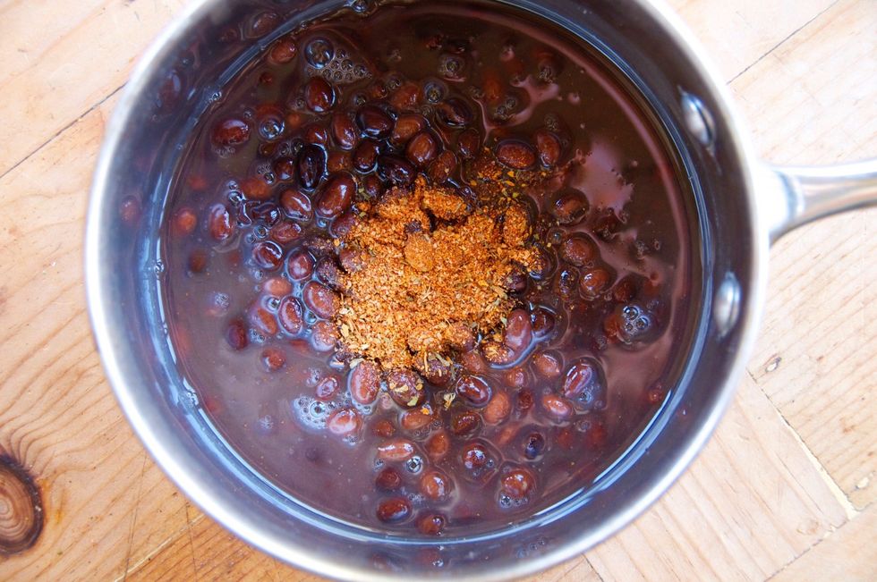 Open the can of black beans and add 1 tsp of the chipotle seasoning. Cook over low heat for 10 minutes or so. Strain the beans and place in a bowl large mixing bowl.