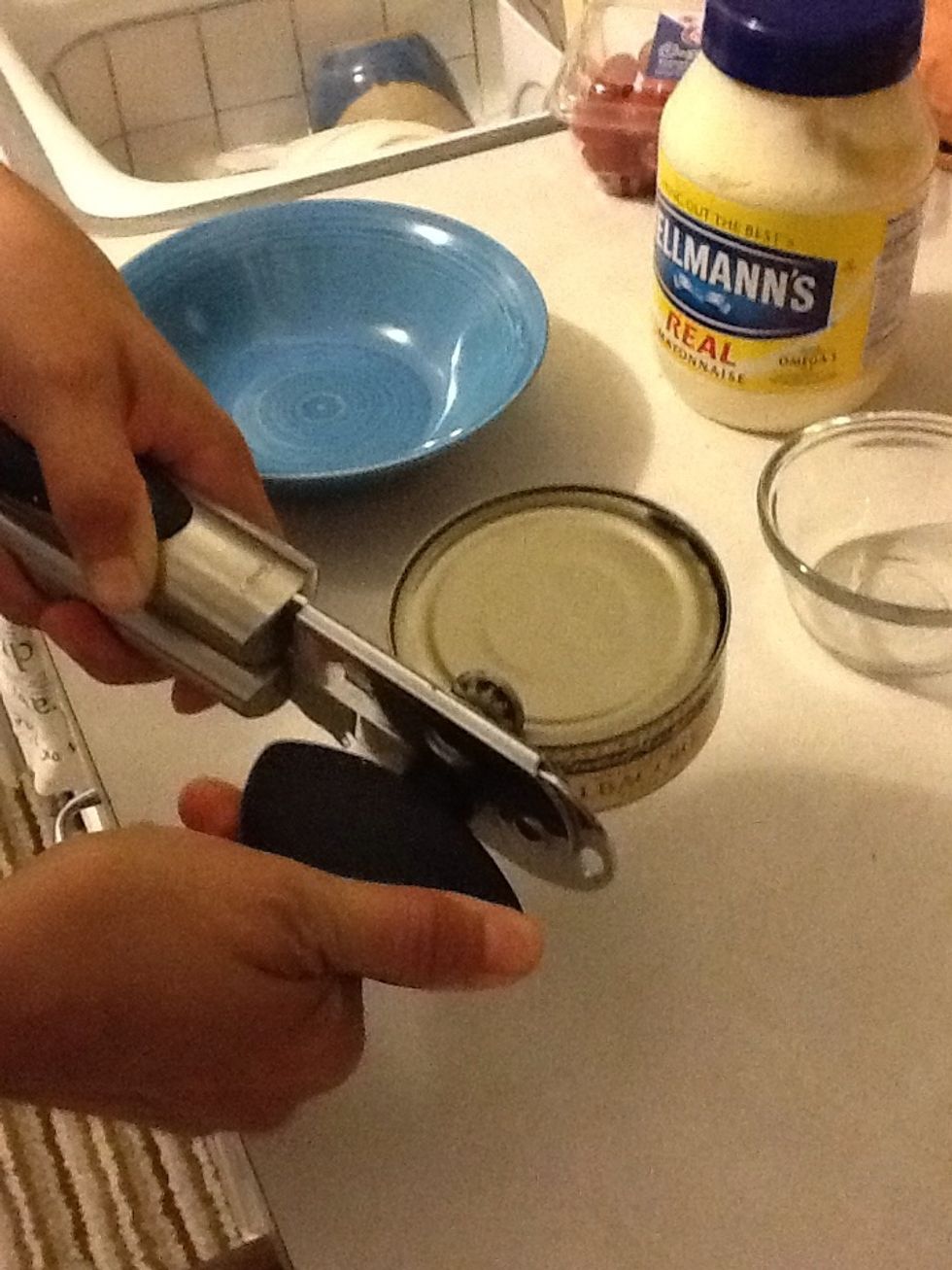 Open the can of tuna.