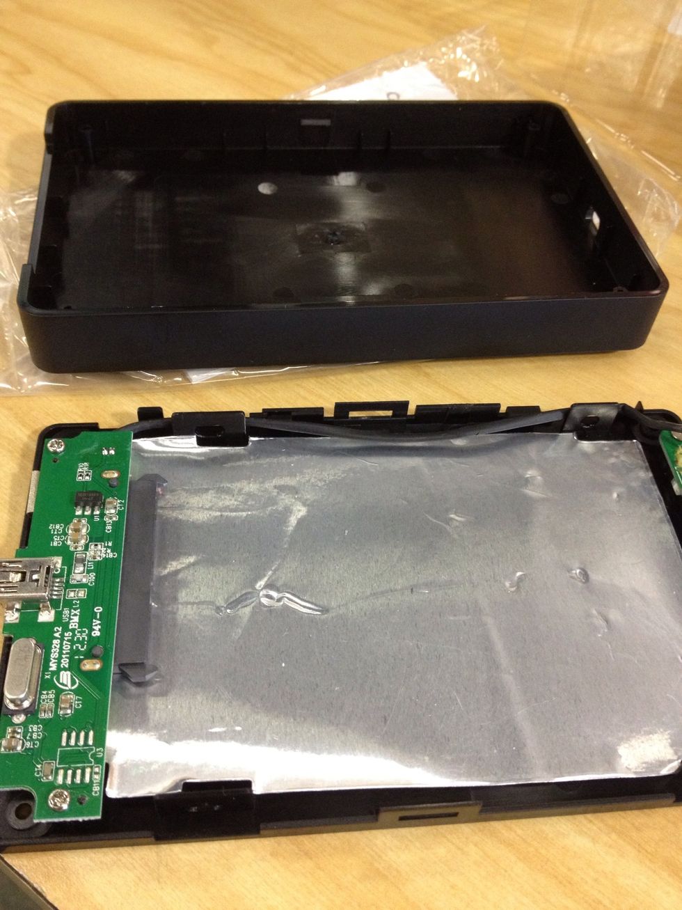 Open the case. (It may feel like you are forcing it open because there are two clips on the sides that need to be pushed in. Slip a credit card in between the base and the lid to help release it.)