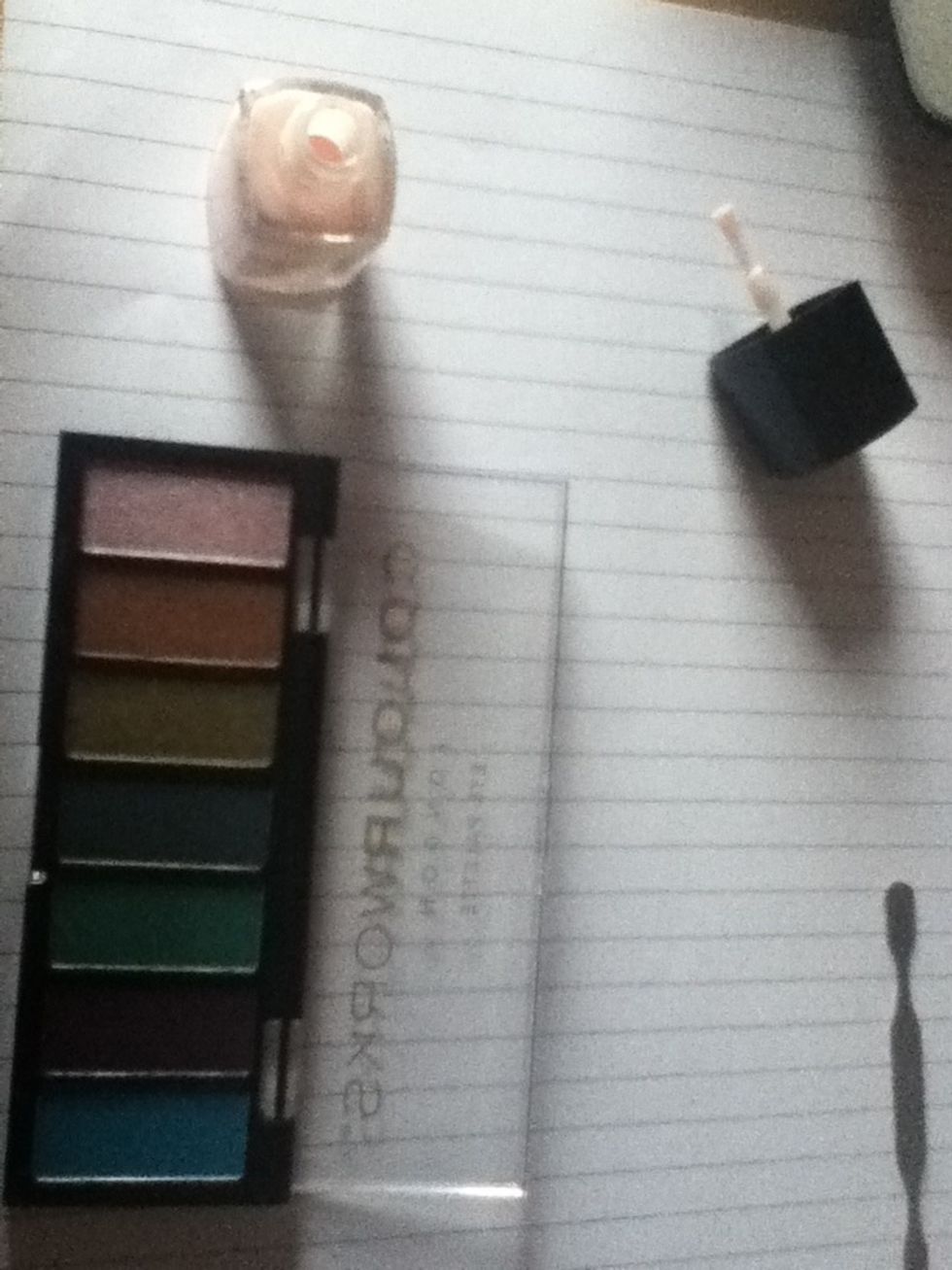 Open the nail varnish and choose an eye shadow colour