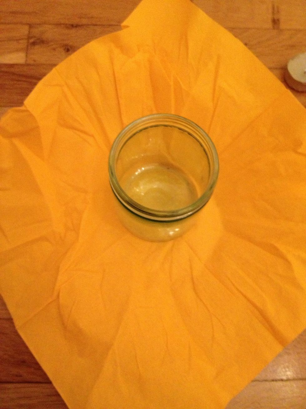 Open the napkin and put the jar in the middle of it.