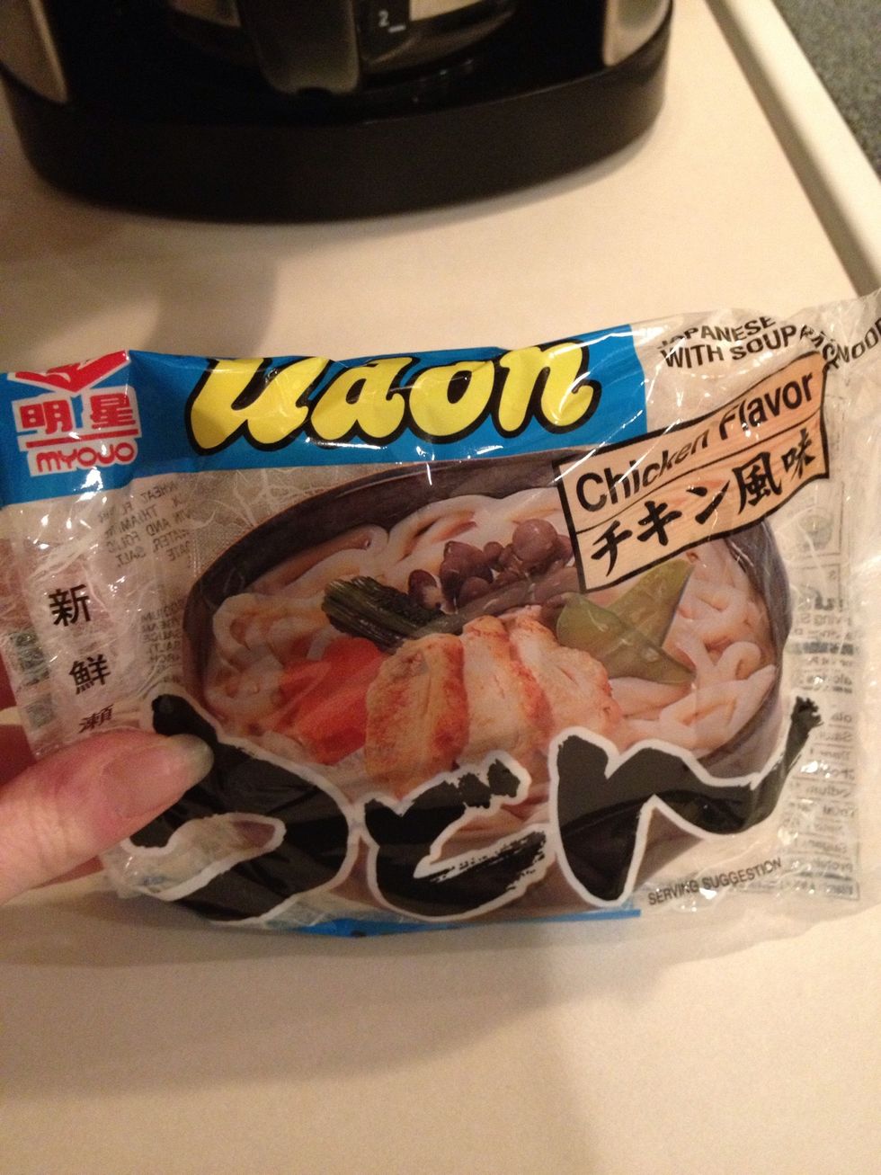 Open your packages of udon. These can be found in the Oriental foods section of your grocery store, or occasionally in the soup aisle.