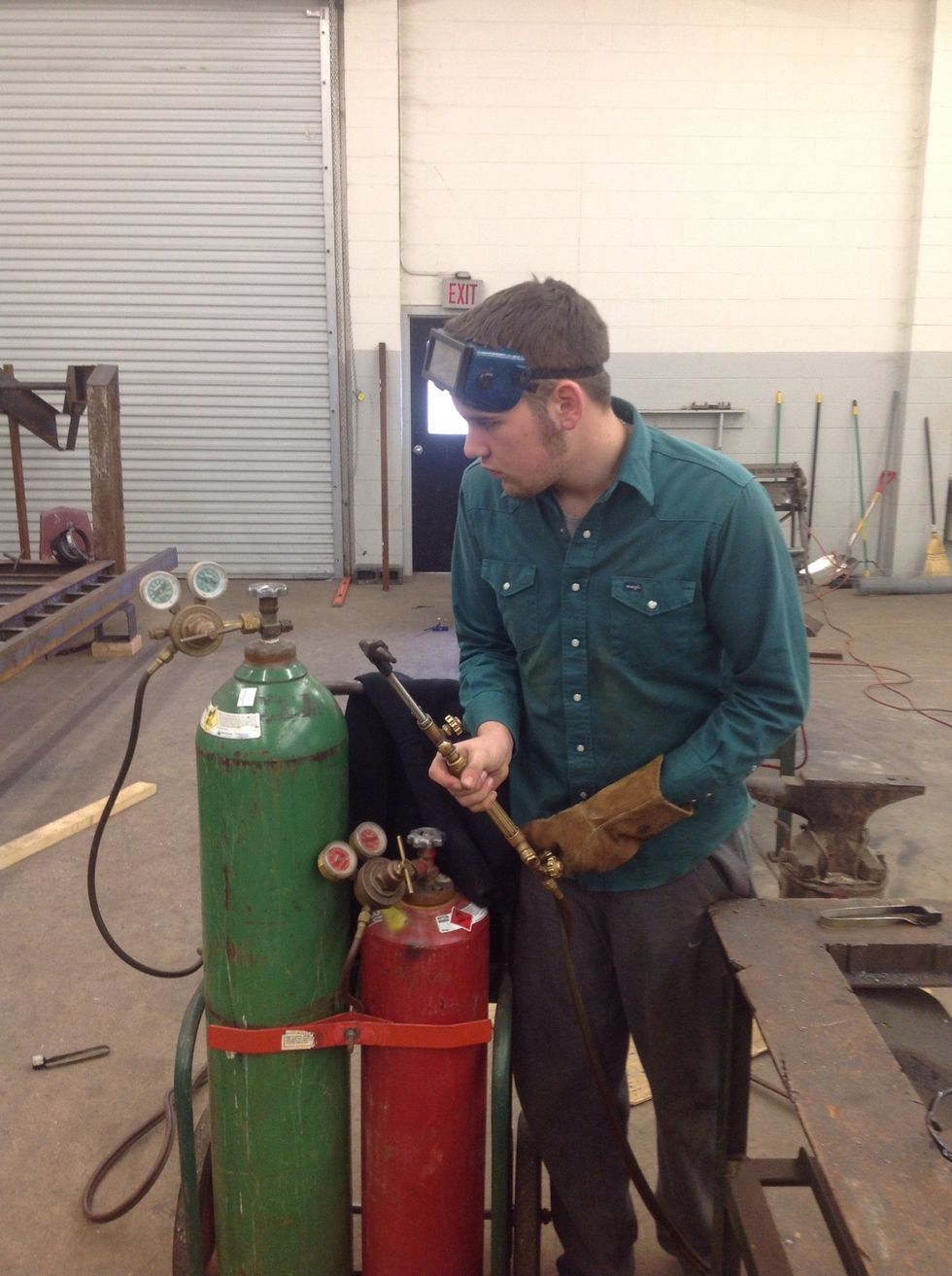 How to use a oxygen acetylene cutting torch - B+C Guides