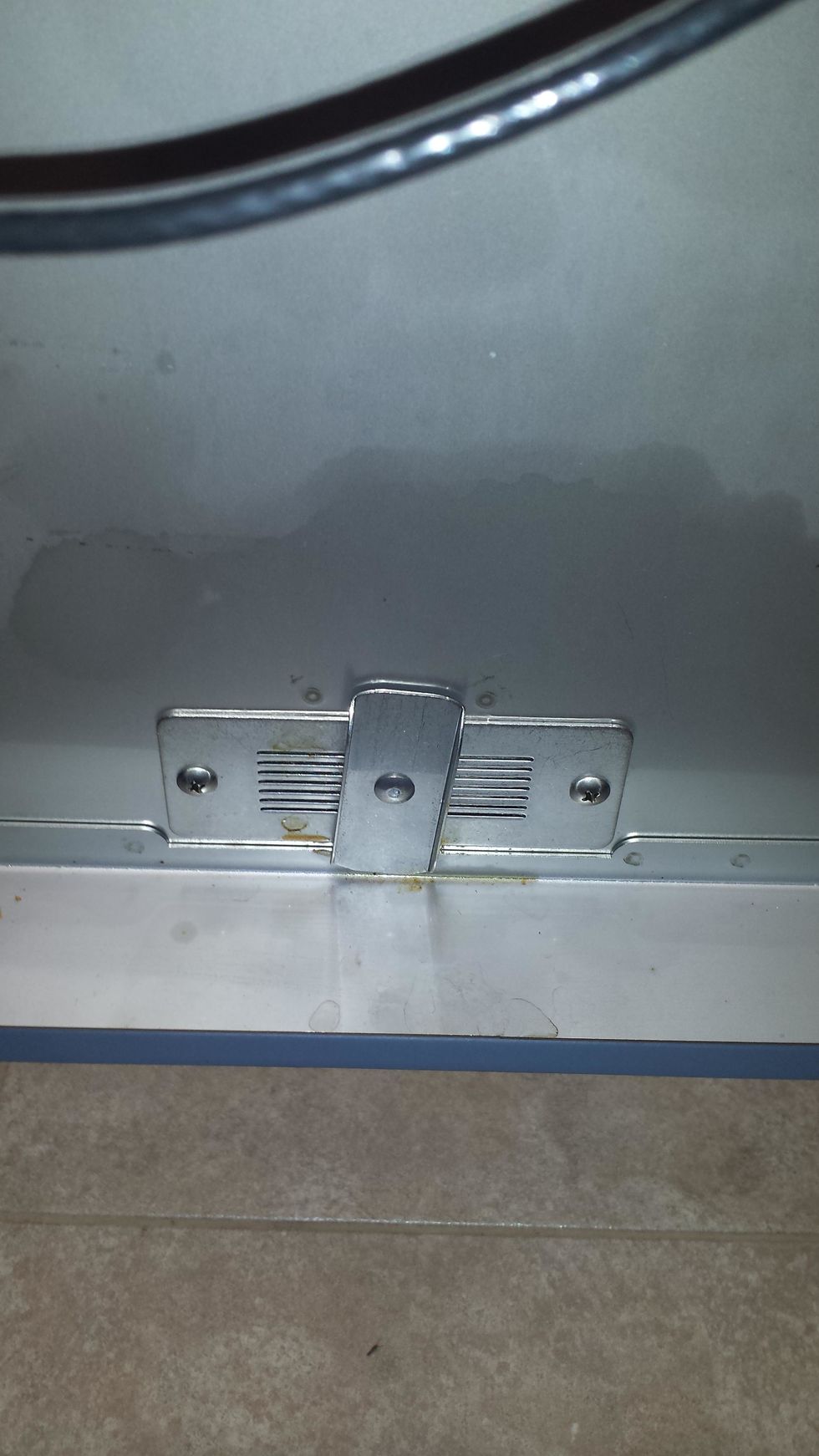 Open your vents all the way...the cavity needs to remain as dry as possible and this will allow the proper airflow. Put the pan of soda in the oven, shut the door.