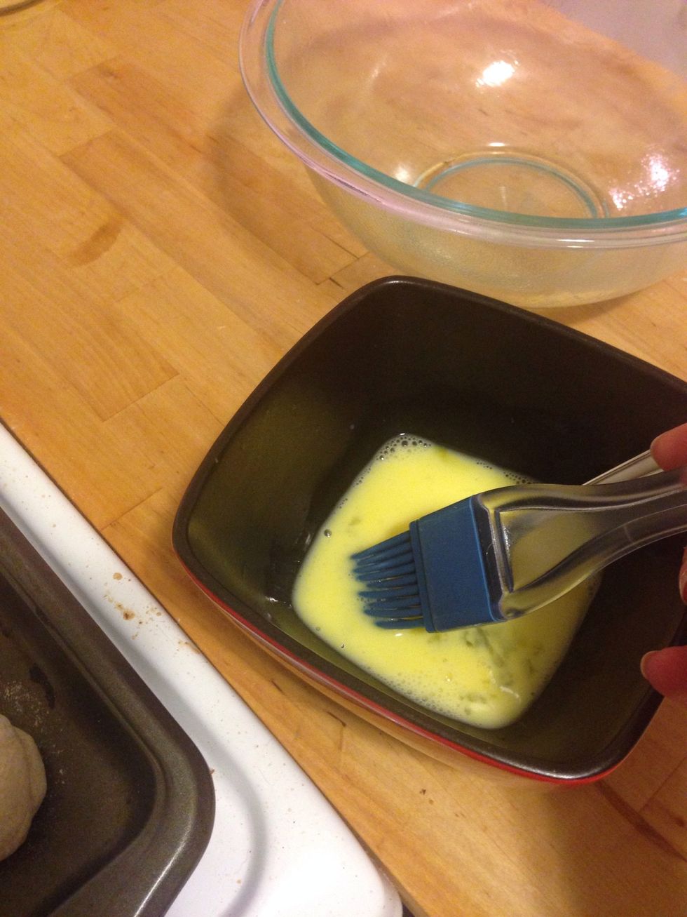 Option 2 for coating the knots: One whisked egg and 2 tbsp of milk.