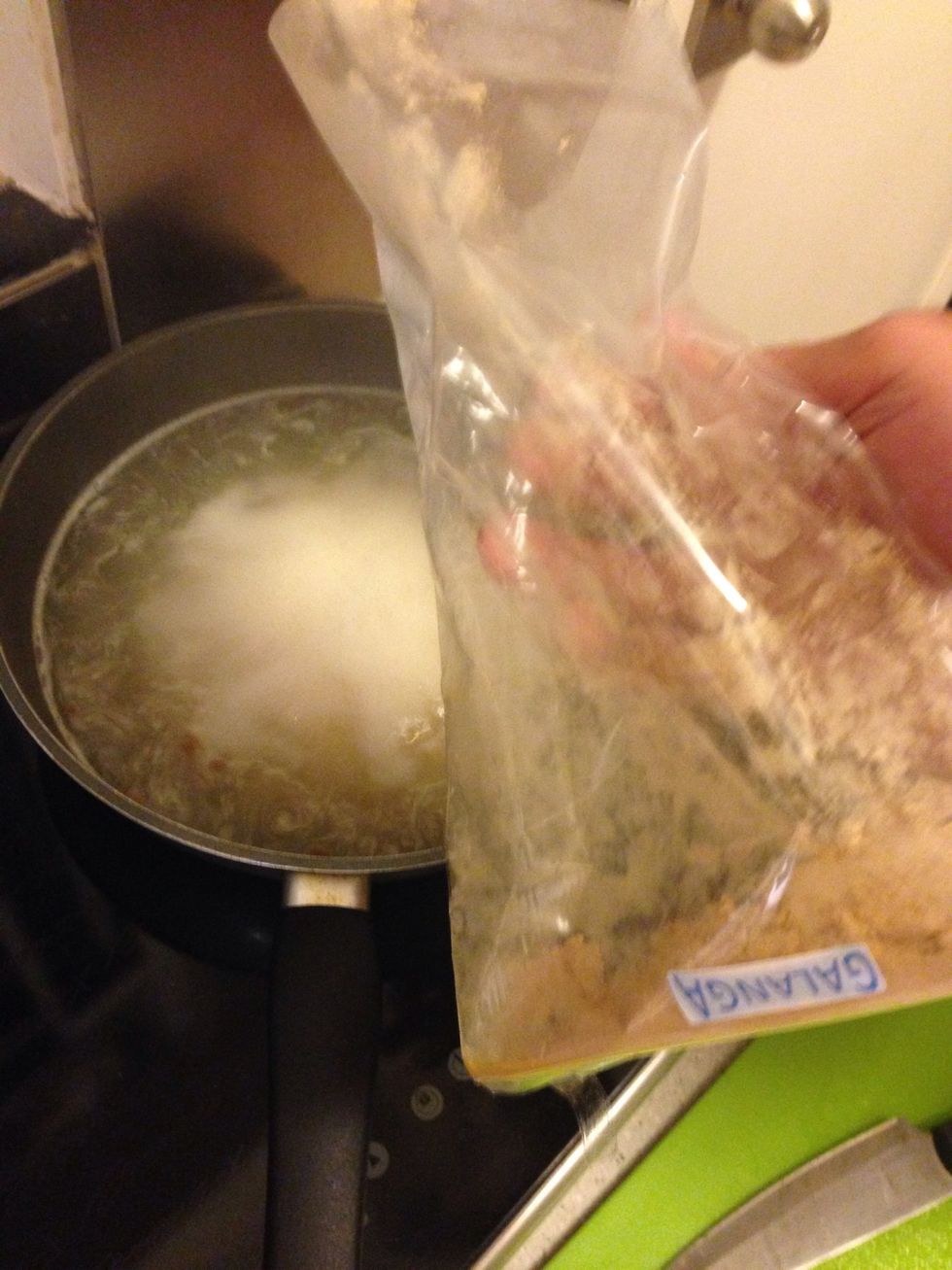 (Optional - add powdered galangal if fresh or dried unavailable)