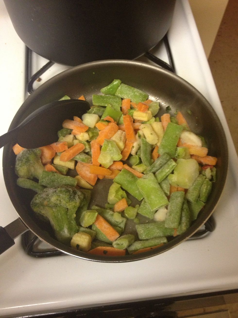 Optional: If you want to add vegetables to your alfredo, spray non-stick vegetable spray in a skillet. Pan fry vegetables on medium-high heat for 5-7 minutes or until desired tenderness is achieved.