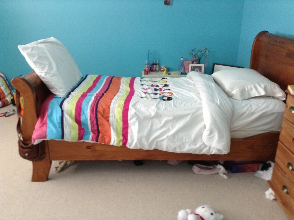 (Optional) put a pillow on the other side for decoration :). it will make it look pretty, trust me!