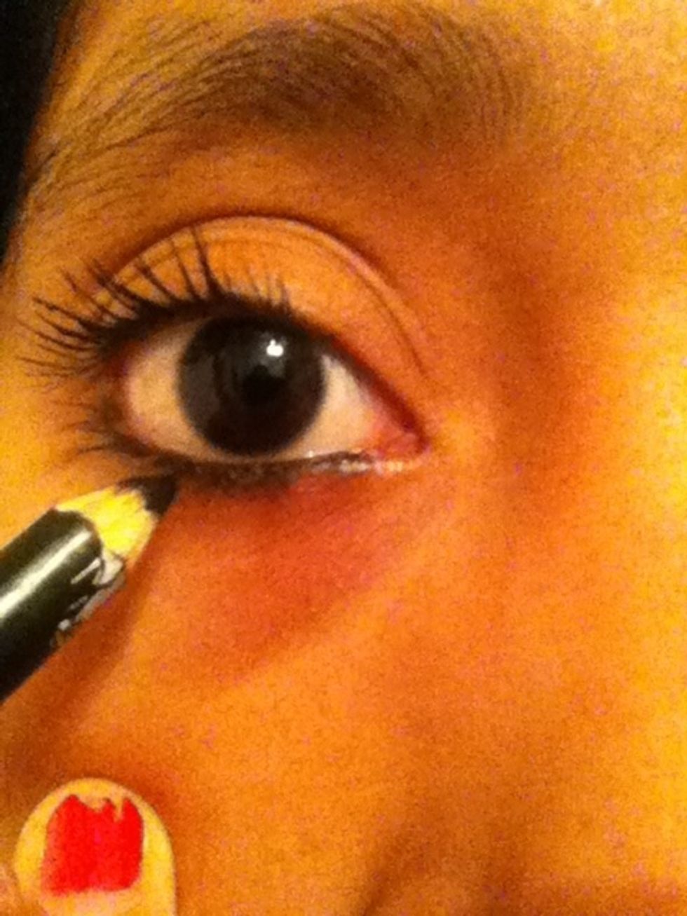 Optional you can add eyeliner
