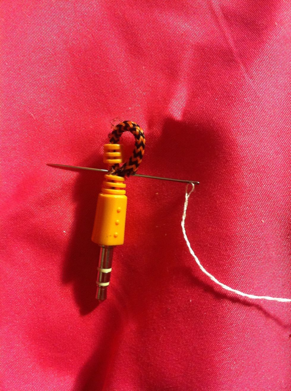 (Optional you can add the key chain now or after) Sew threw the end and unite it with the other side. It's okay if you sew threw the headphones... That's the whole point.