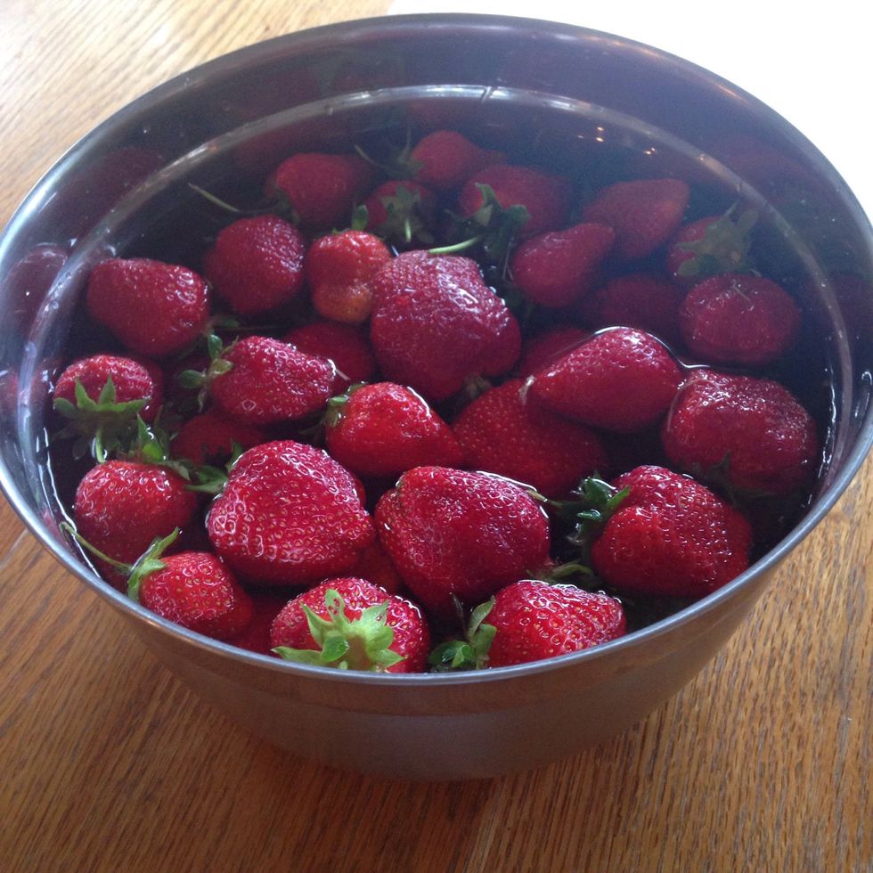 How to clean strawberries to last longer B+C Guides