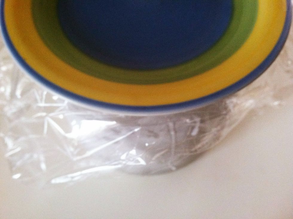 Or cover with plastic wrap and a plate. A regular bowl can also be used.