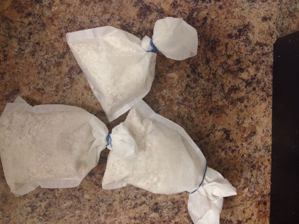 Or if you ran out of staples like me, use rubber bands. Done! Throw 1-2 bags into your bath water :) Enjoy!