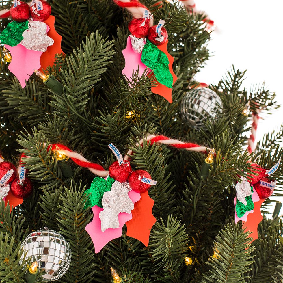 Or make one long enough to decorate the tree with. OMG #SayItWithaKiss!