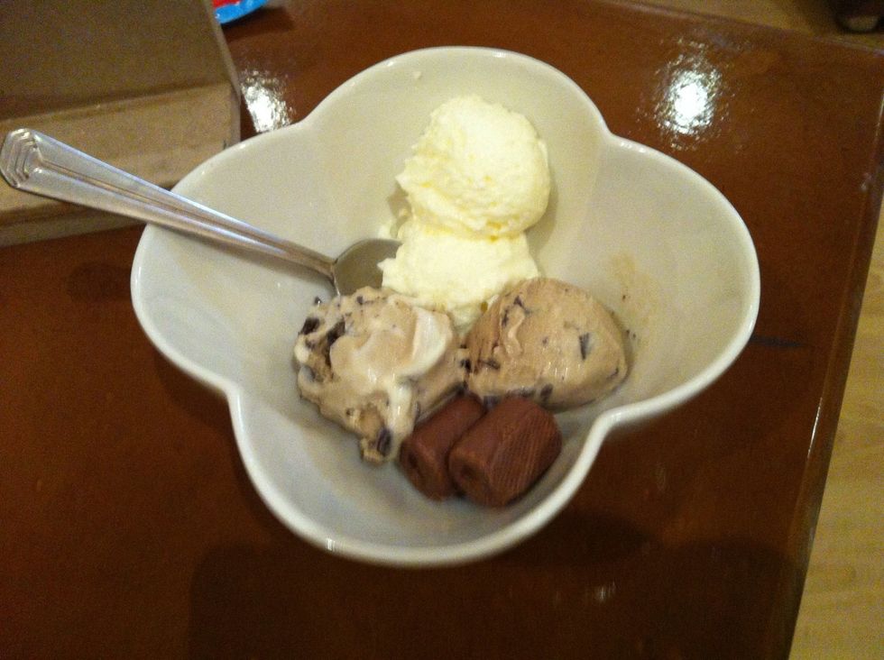 Or scoop in a bowl with whipped cream and crispy chocolate wafers...yummy yummy for my tummy :)