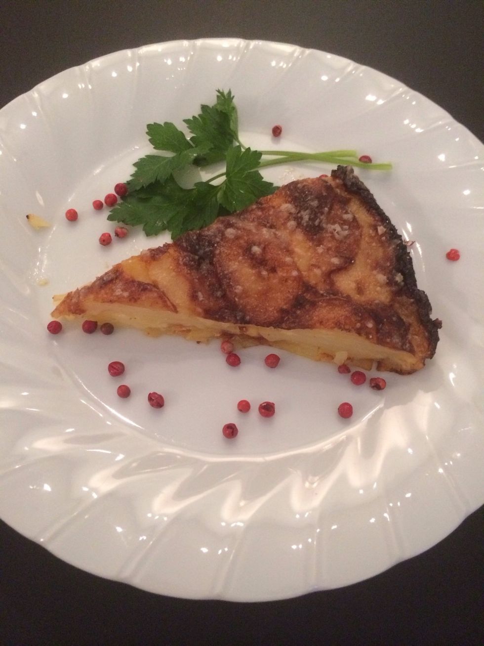 Or you leave it to become cold so it holds together; you can cut it into wedges and you can easily reheat it in the oven or in the microwave...just before serving.