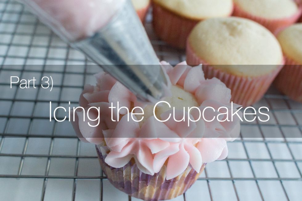 Original tutorial here: http://annezca.blogspot.ca/2015/11/buttercream-hydrangea-cupcakes.html