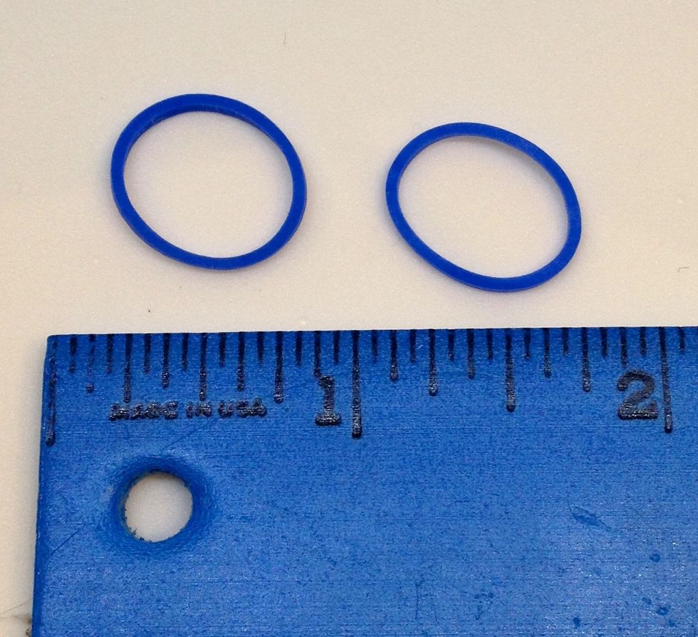 Originally I used the Klappar Plockas (IKEA), but I've changed to the small rubber bands made popular by the Loom bands. These are used to keep things in shape, prevent tangles and also look nice.