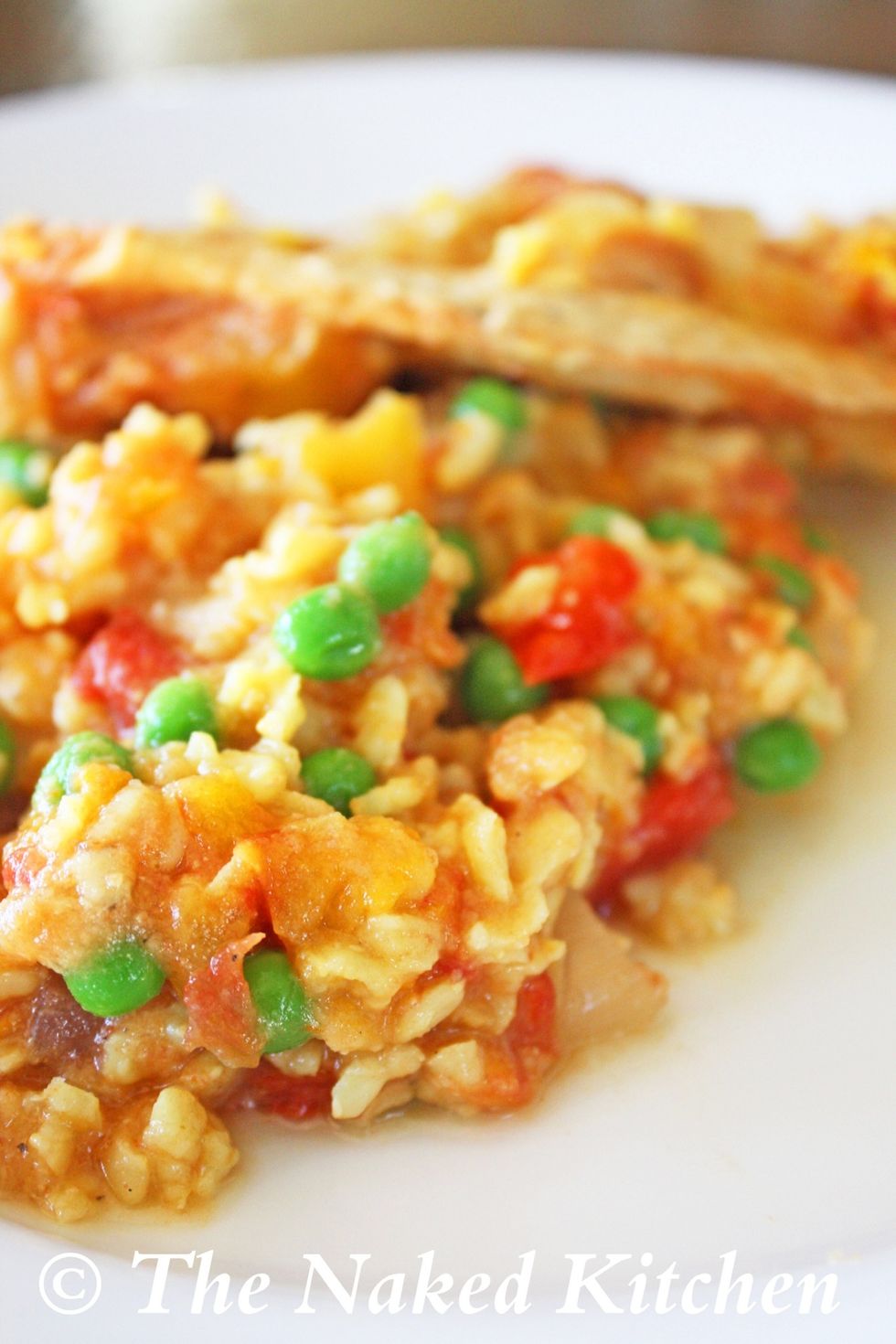 Otras comidas son arroz con polla y carne con papa. Algunas bebidas son te helado y caf\u00e9.