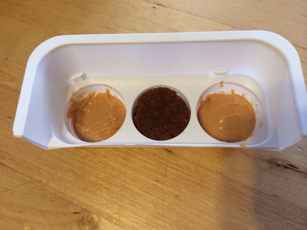 Oua La! Carefully Tap tray on hard surface to remove bubbles