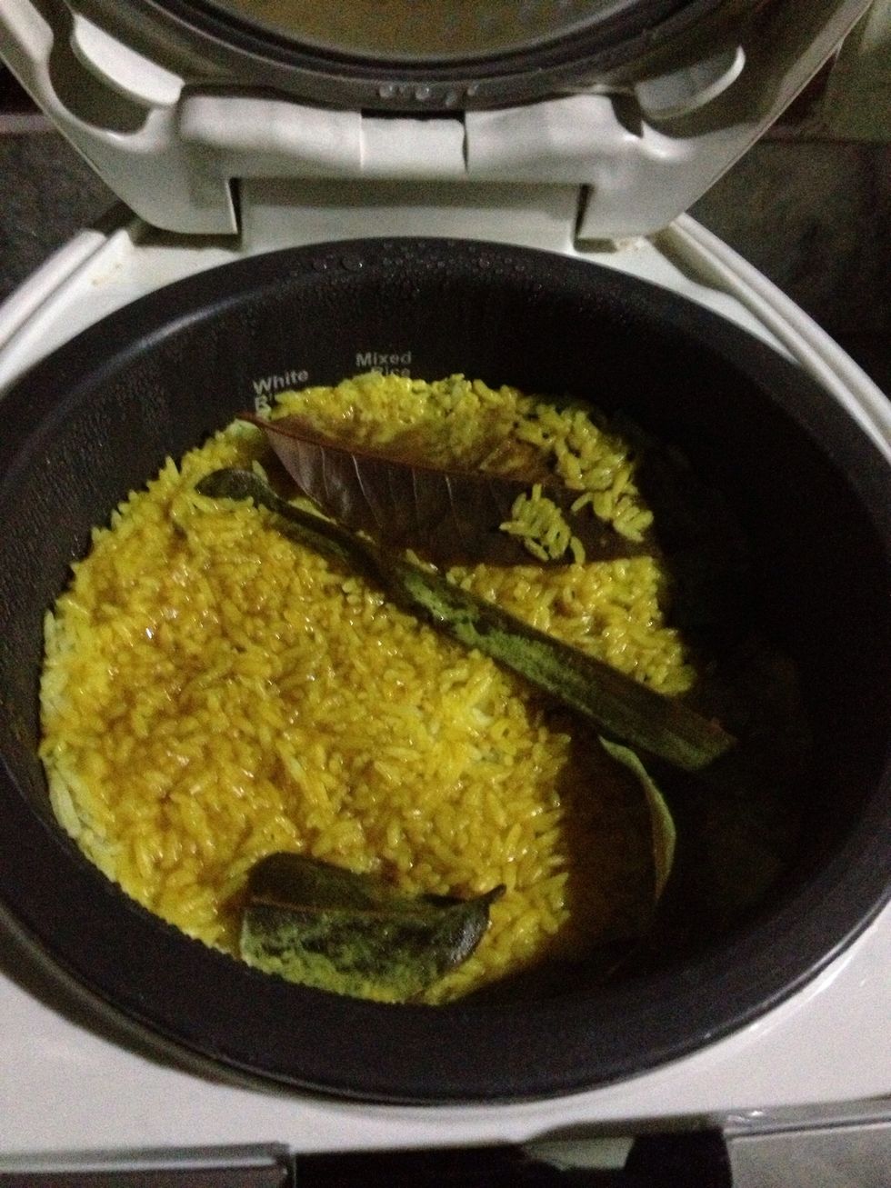 Our awesome celebration yellow rice i ready! Awesome color and awesome aroma :D