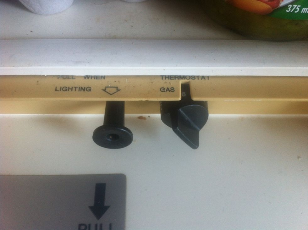 Our fridge is old, ignore the pull knob on the left and set the gas temperature knob to setting 6 for now (adjust to your preferred temperature once the fridge is running).