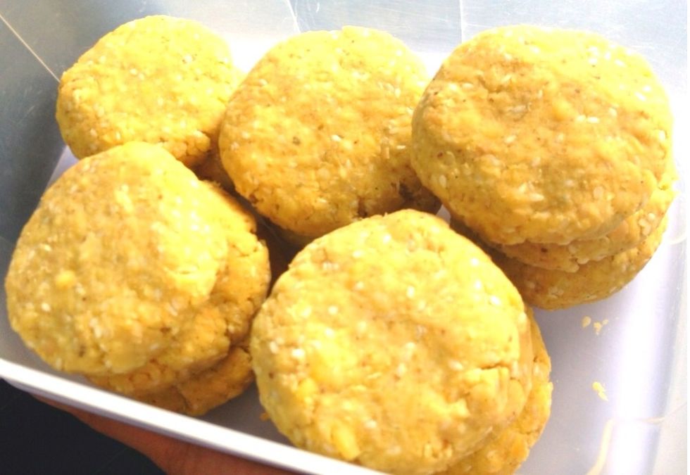 Our nice, bright, and yumm yumm vegan patty is ready :) this recipe make 10-12 patties for mini burgers. If you dont want to use them right away, u can store them in a fridge, in an airtight container